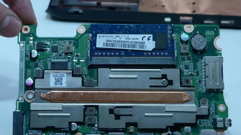 Греется acer. Acer aspire e11. acer aspire e11 внутри. acer aspire e1-531 оперативная память. acer e11 es1-111m-c1ey мат плата.