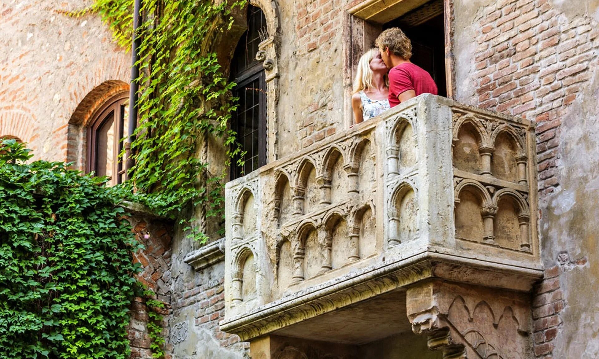 Romeo And Juliet Statue Verona Italy