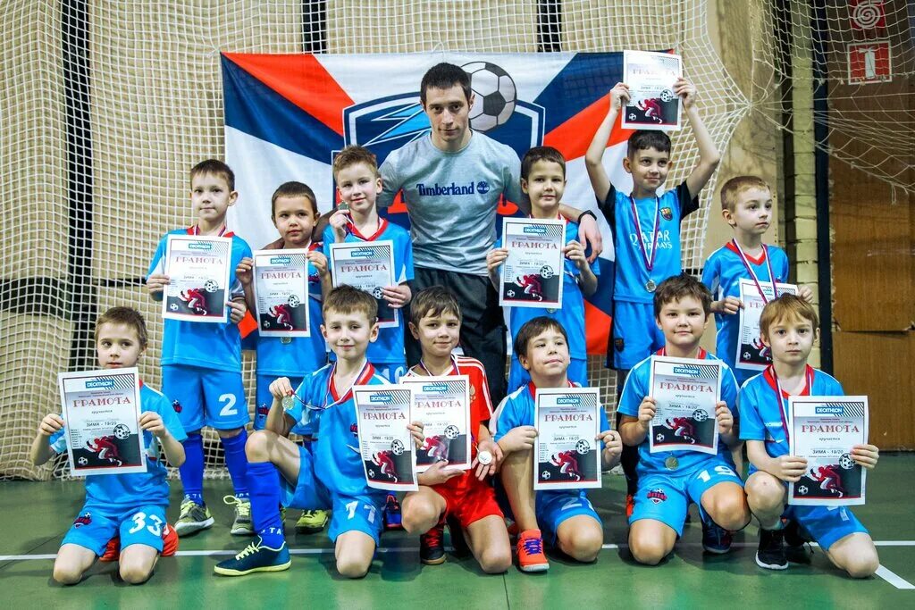 Уралтрансхолдинг екатеринбург футбол. Метеор секции. Школа метеор москва. Команда метеор футбол самара. Метеор секции.