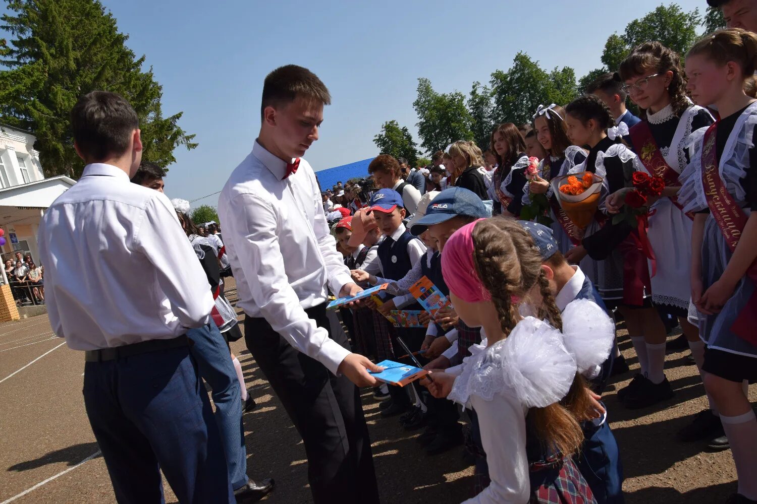Сош 1 бураево. Сош 1 бураево. Школа 1 село бураево. Сош 1 бураево. Школа 1 село бураево.