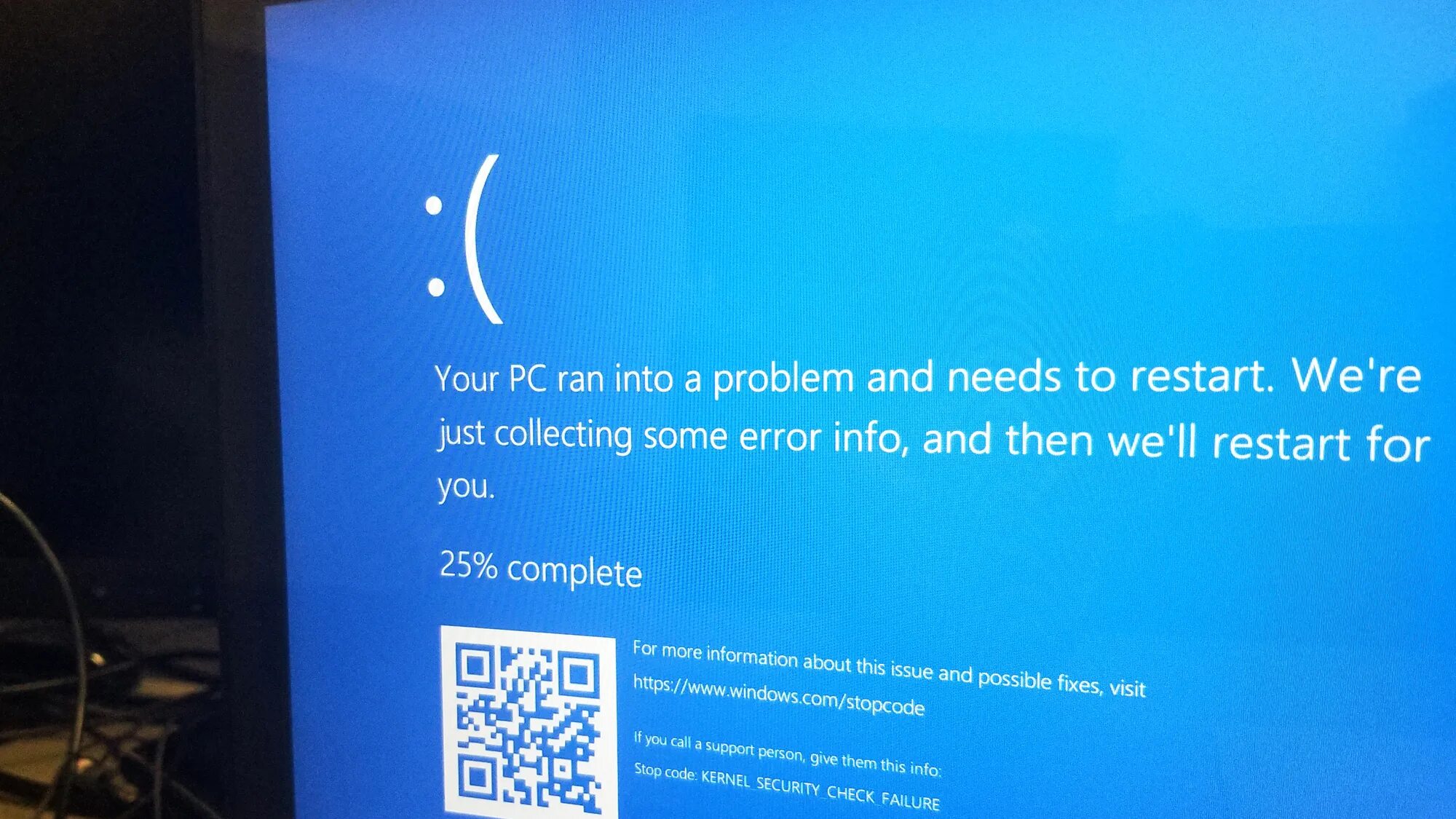 Синей экран xp. Экран смерти windows 10. голубой экран смерти windows 10. bsod windows 10. обновление виндовс синий экран.