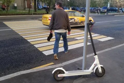 Не ездите по тротуару