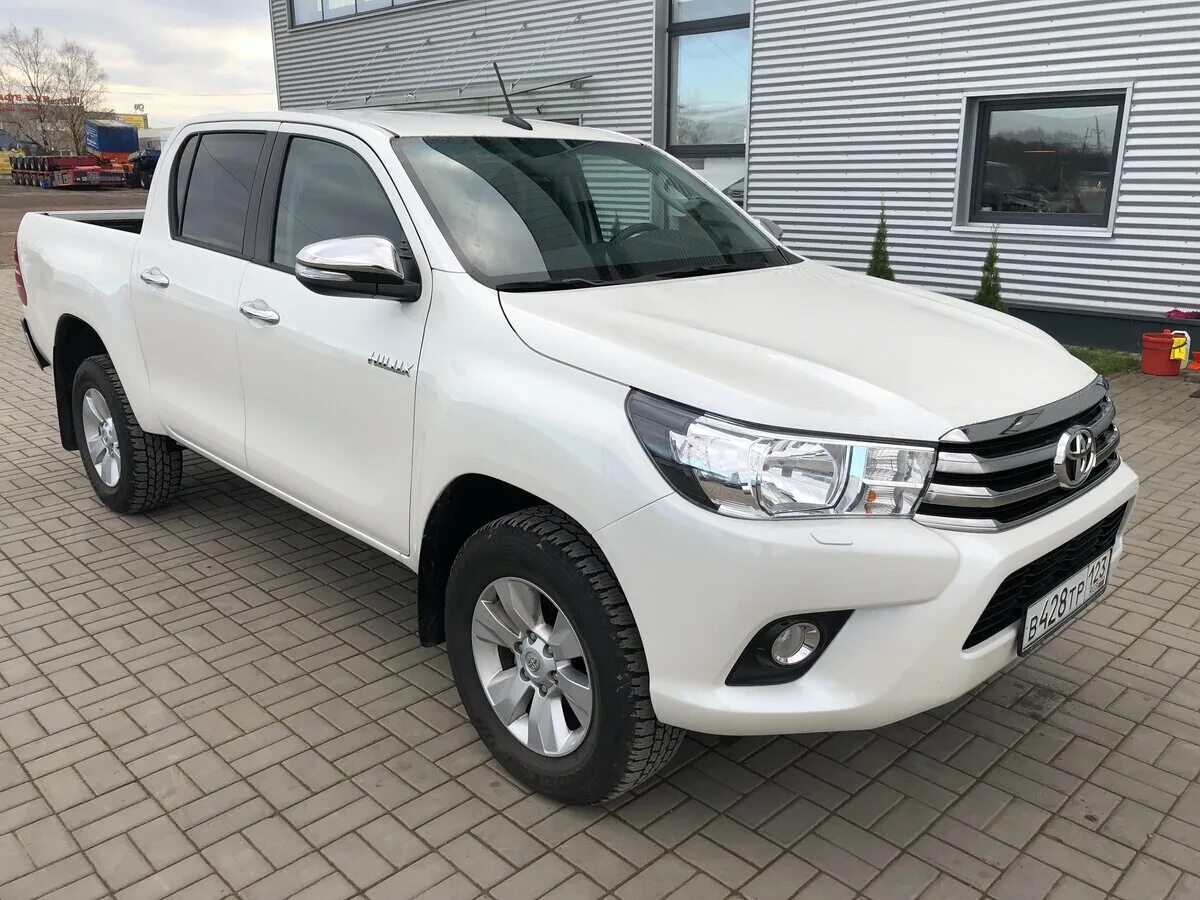 Тойота Хайлюкс белая. Тойота Хайлюкс 2012 белый. Тойота Hilux 2017 белая. Toyota Hilux 2016 белый. Куплю тойоту б у хайлюкс