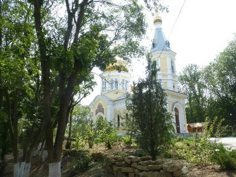 Петровка мясниковский район ростовская область. Храм село Петровка Чалтырь. Церковь в Петровке Ростовская область. Храм Святой источник село Петровка. Петровка Мясниковский район Ростовская область Святой источник.