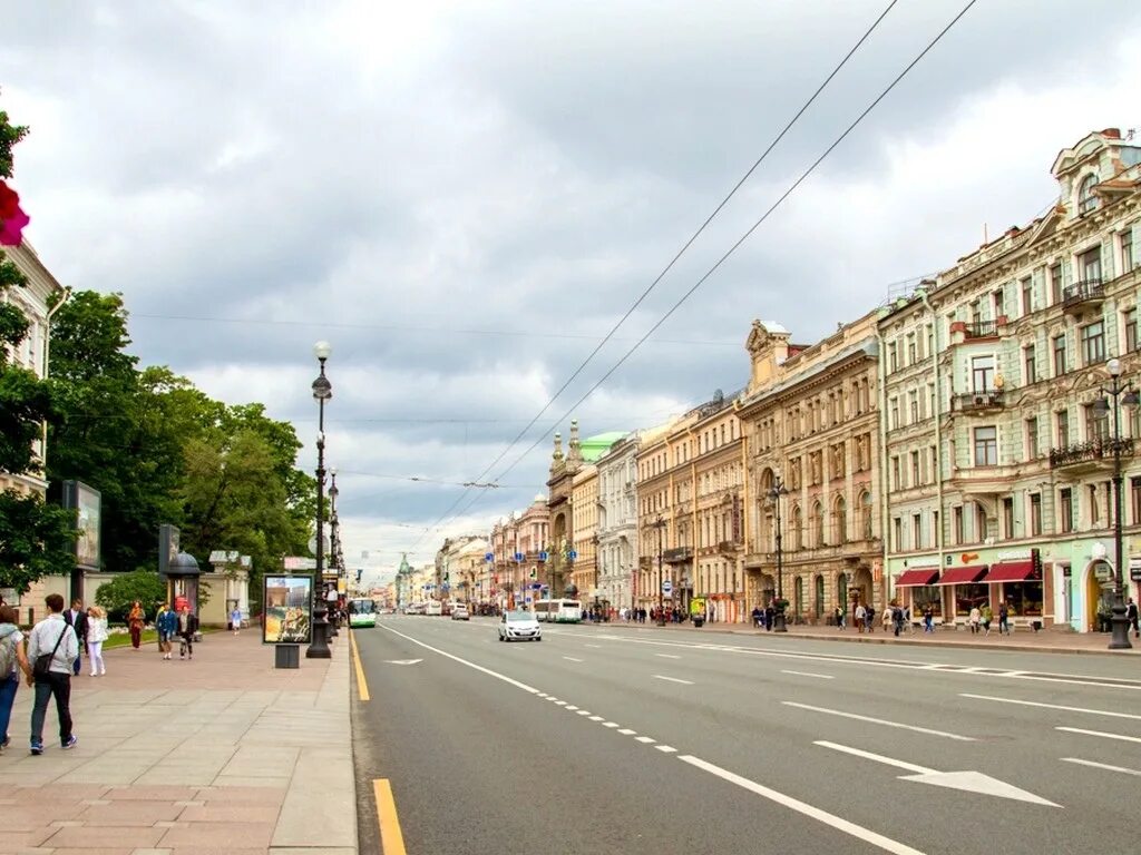 Невский проспект москва. Центр питера невский проспект. Невский проспект днем санкт-петербург. Невский проспект санкт-петербург. Пр летами.