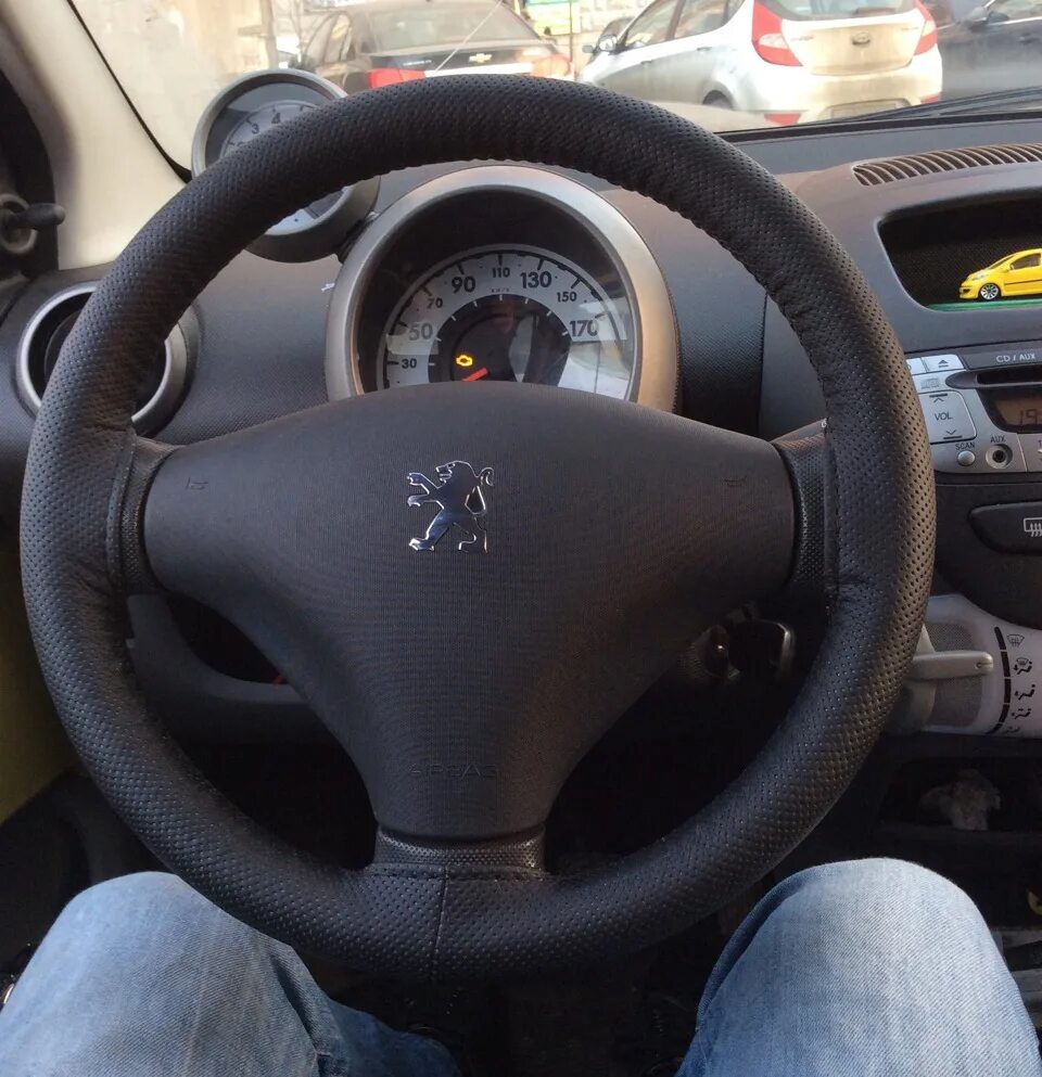Как снять руль пежо 107 Обтяжка руля кожей Peugeot 107, 1 л, 2012 года стайлинг DRIVE2