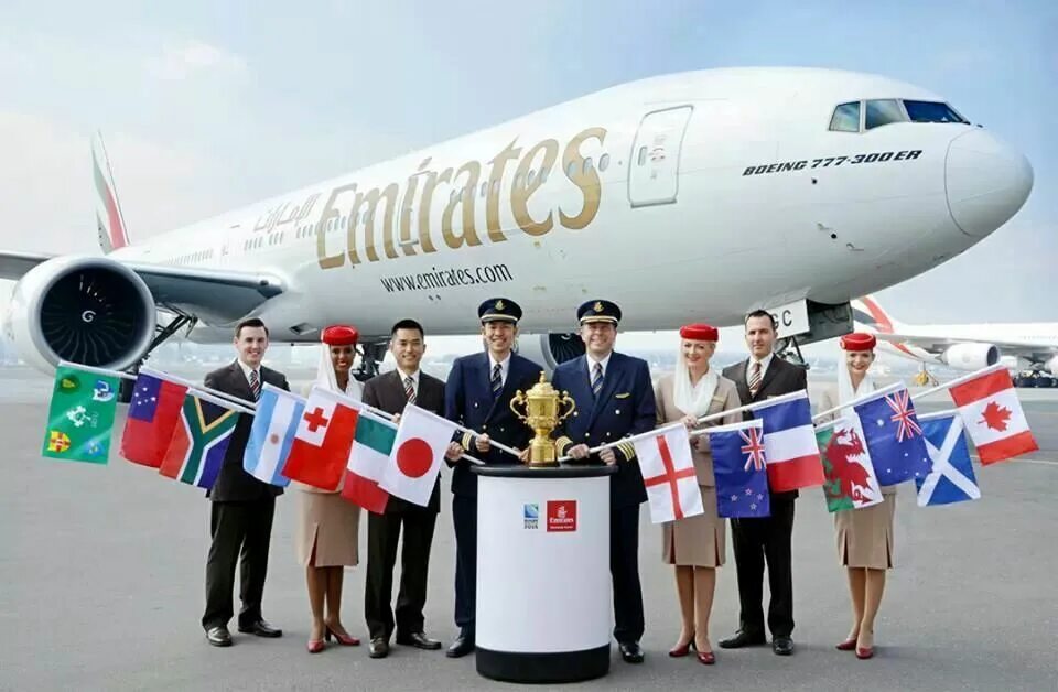 Дубайская авиакомпания emirates. Авиакомпания emirates airlines. Авиакомпания дубай эмирейтс. Эмирейтс самолет дубай салон. Арабские эмираты авиакомпания.