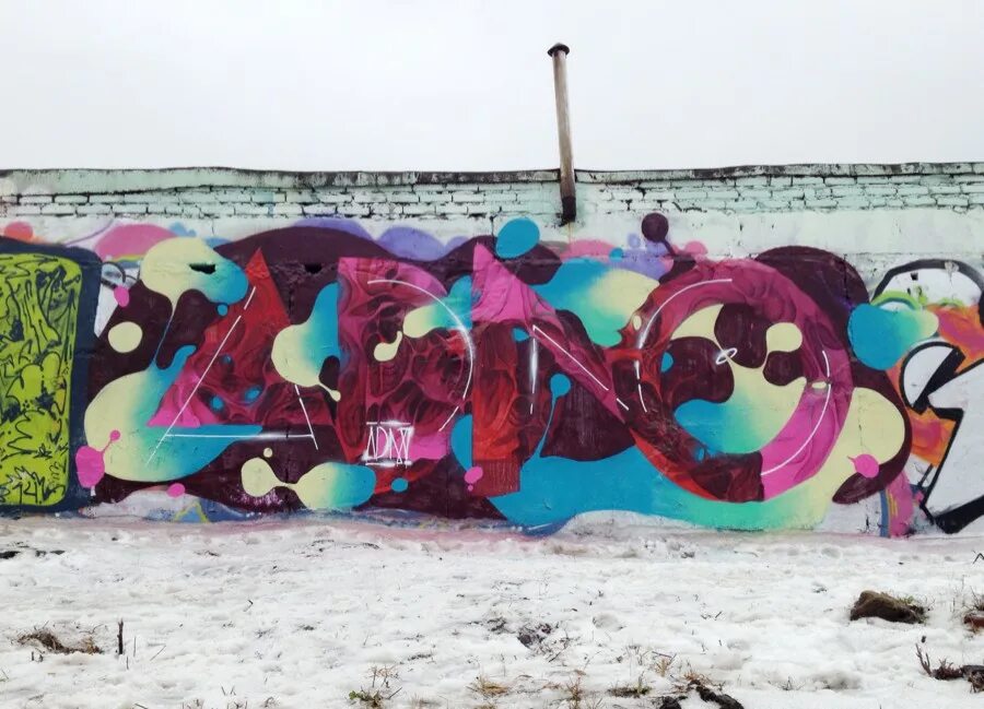 Граффити город. Граффити в саду эрмитаж. Граффити в саду эрмитаж. Граффити. Futura 2000 стрит арт.