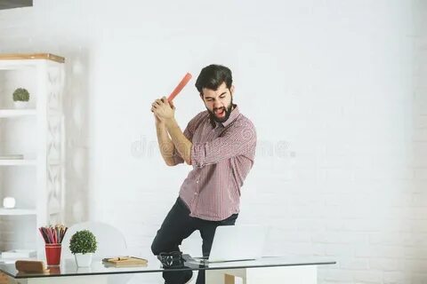 На работе сломать человека