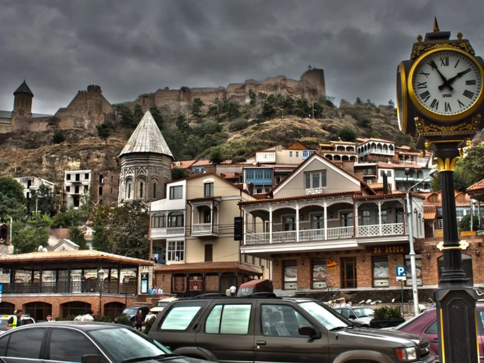 Современный тбилиси. Столица Грузии Тифлис. Тбилиси старый город 2022. Грузия Тбилиси центр города. Старая столица Тбилиси.
