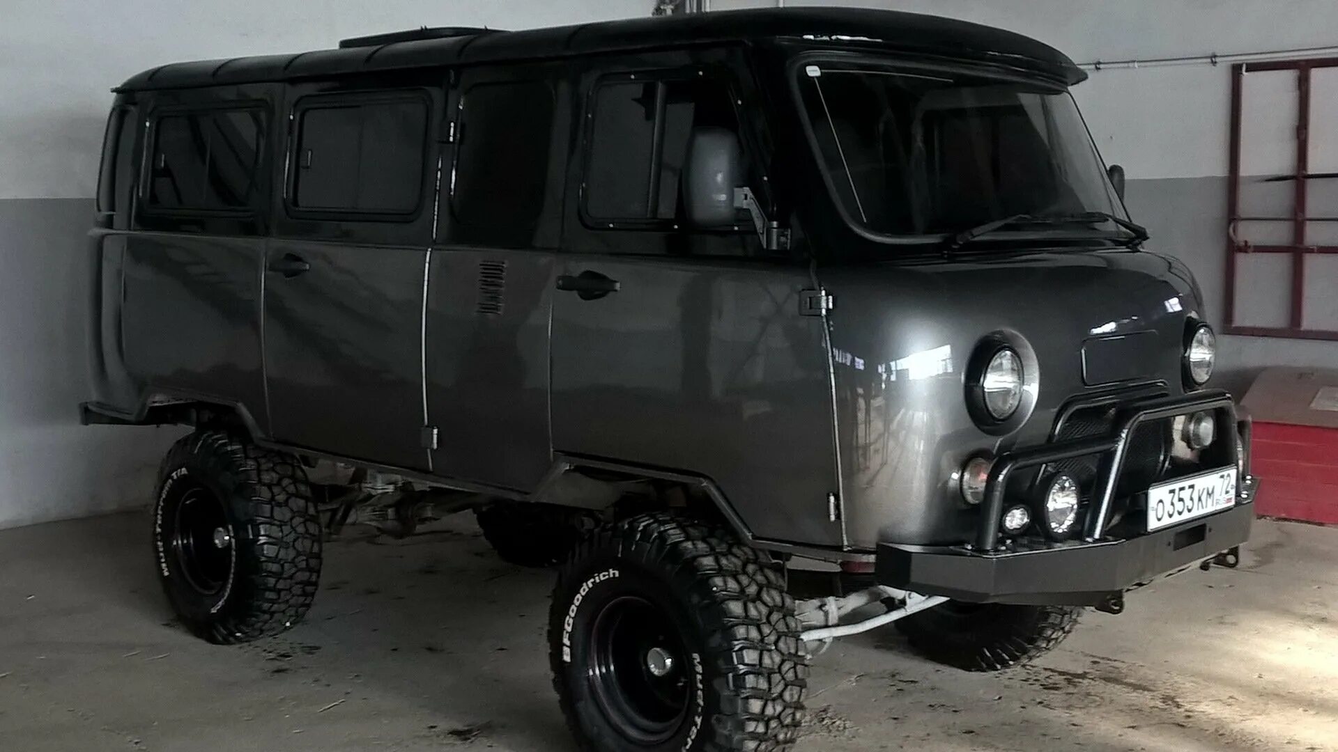 Уаз 452 буханка 2023. Уаз 452 буханка на 31 колесах. Уаз-452 буханка off road. Уаз буханка на литых дисках. Метро уаз.