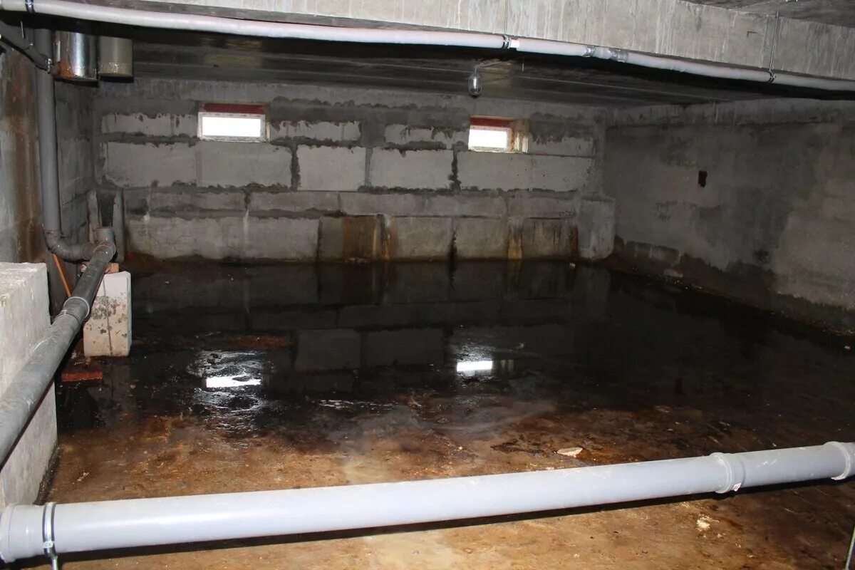 Цоколь в воде