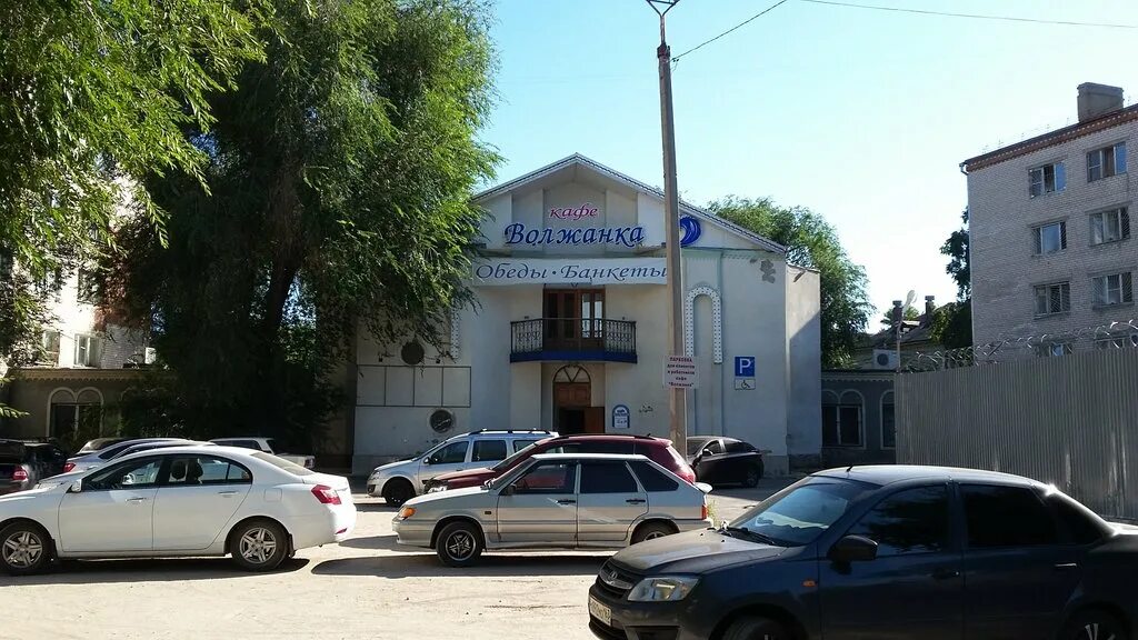 Вода в стеклянных бутылках волжанка. Волжанка минеральная вода. Вода волжанка 18,9 л. Напиток cola "rc" 1. Кафе волжанка тольятти.