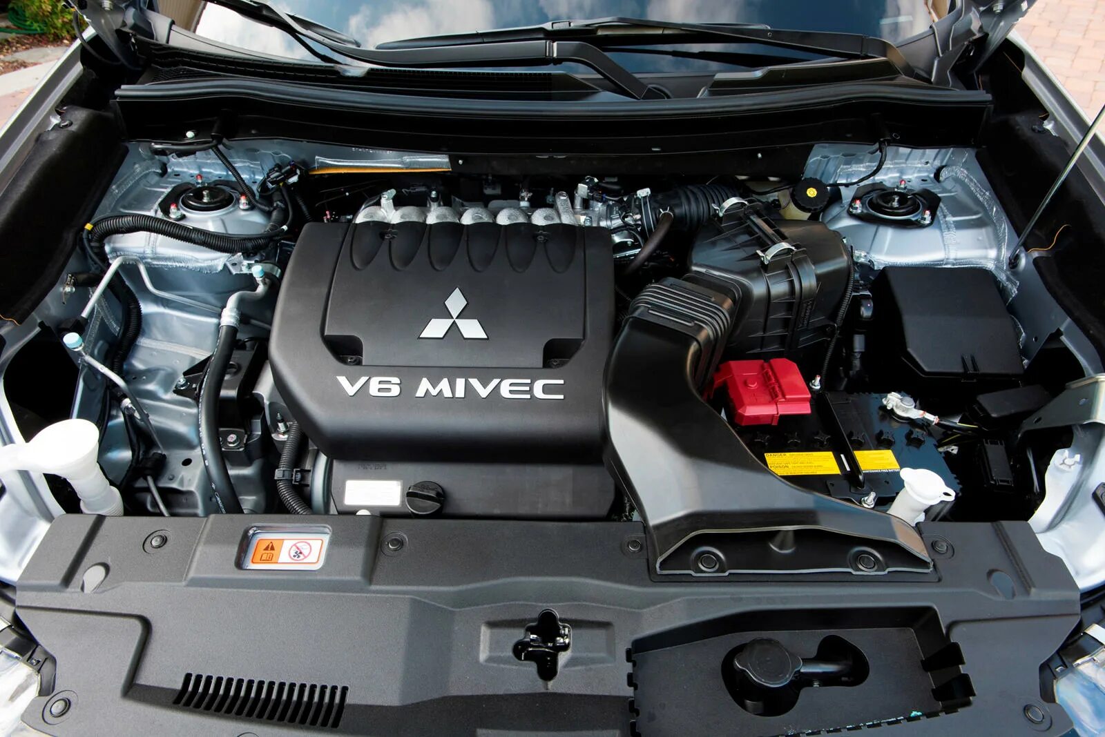 Двигатель 2 литра митсубиси аутлендер. Mitsubishi outlander gt 3.0 двигатель. mitsubishi outlander xl 3.0 двигатель. v6 мотор хл аутлендер 3.0. двигатель мицубиси аутлендер 2.0.