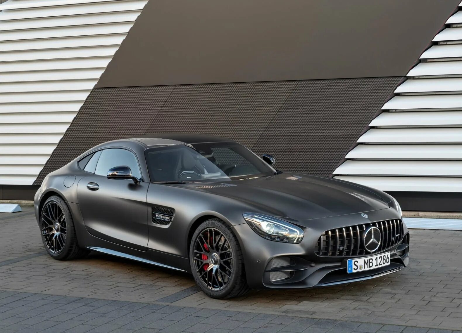 Купить amg gt. Мерседес АМГ gt. Mercedes Benz AMG gt 2017. Mercedes АМГ ГТ. Мерседес АМГ ГТ купе.