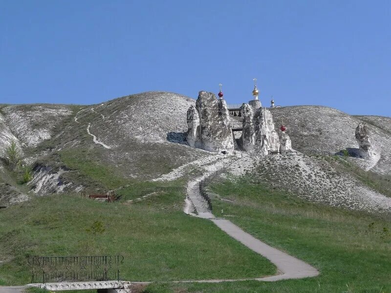 Дивногорье каньон. Дивногорье костомарово белогорье воронежская. Белогорье наследие. Храм сицилийской иконы божьей матери воронежская область. Воронеж меловые горы дивногорье.