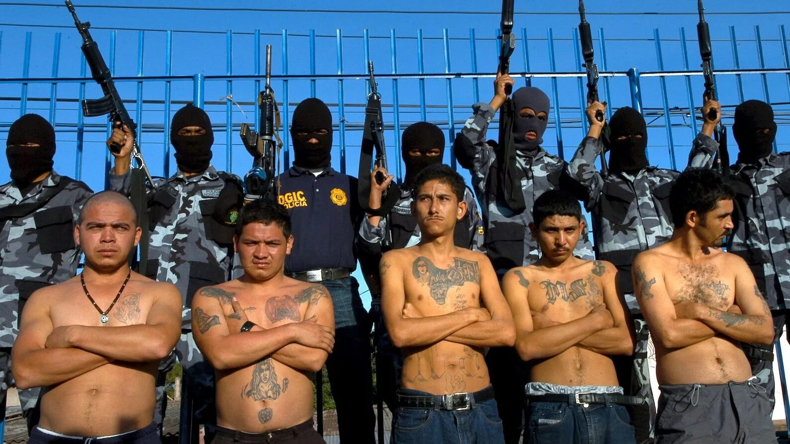 Колумбийская мафия. Банда мара сальватруча ms13. Картель мексиканская мафия. Наркокартели колумбии мафия. Колумбийская мафия.