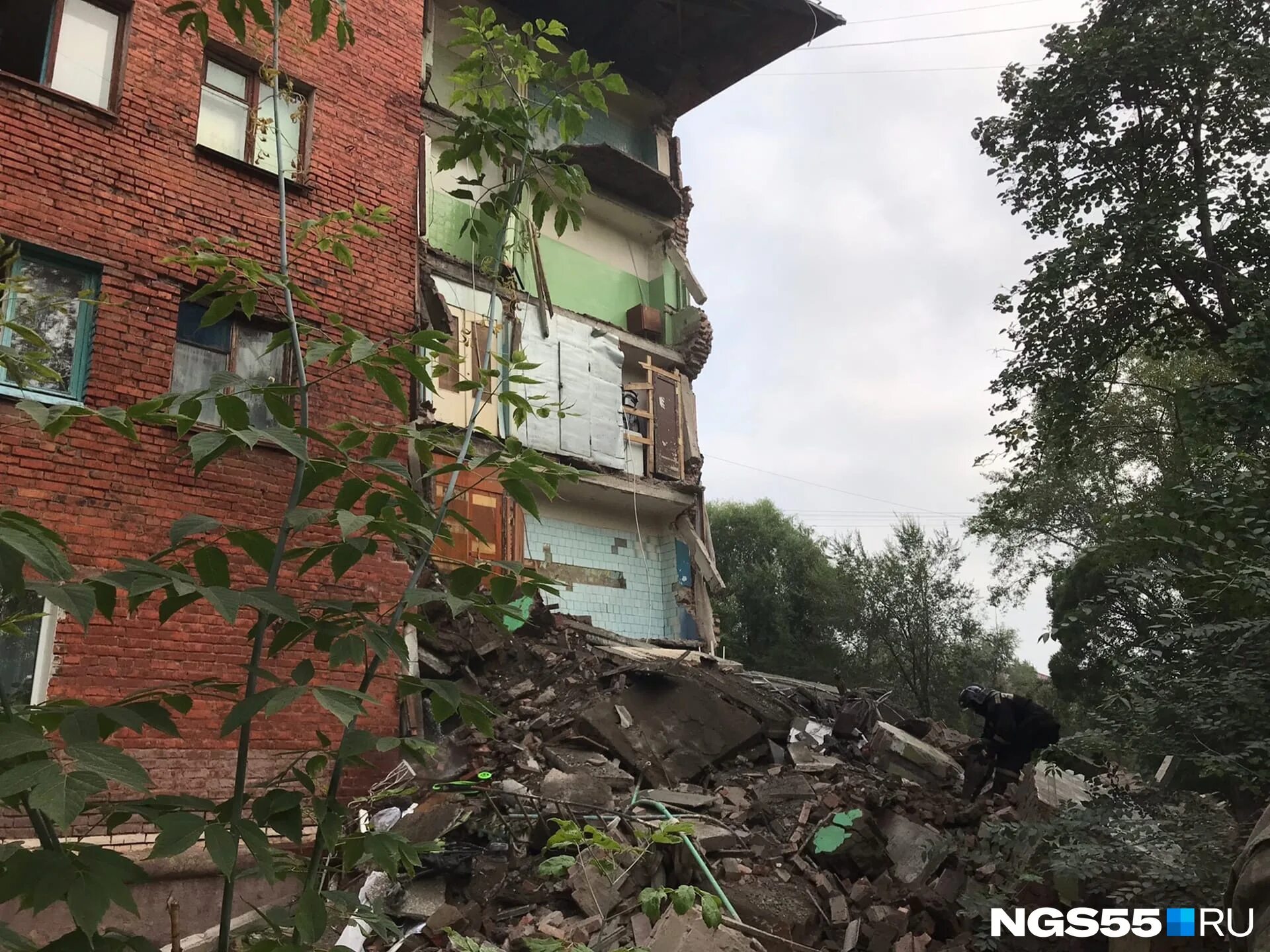 Омске обрушение. Обрушение дома в омске 2022. В омске обрушился дом август 2022. Многоквартирный дом. Рухнул дом.