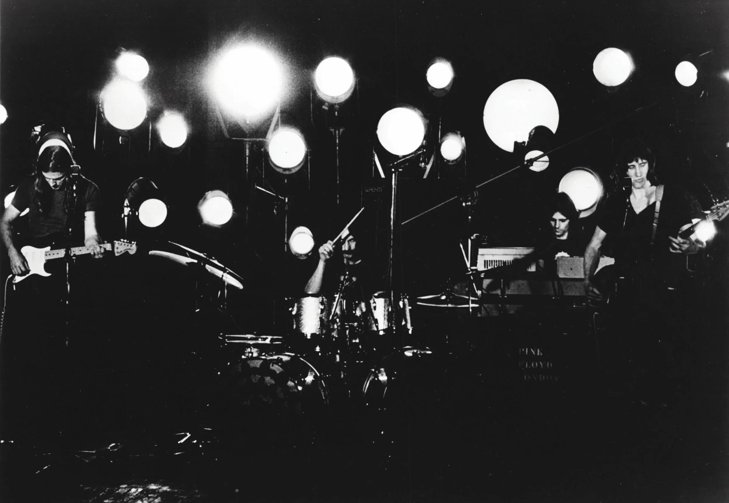 Пинк 1973. Группа Pink Floyd. Pink Floyd 1979. Пинк Флойд фото группы. Пинк Флойд группа 1980 год.