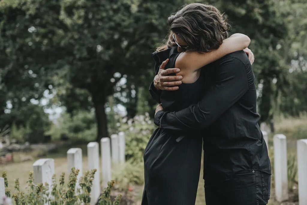 Hugging daughter at Funeral. Песня встреча родных