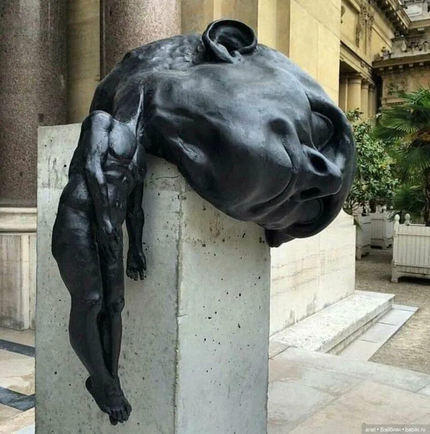 Сильно тяжелая голова. Скульптура Томаса Лефроя.