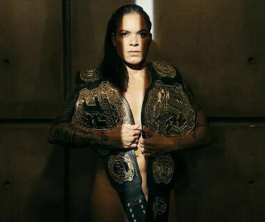 Amanda Nunes segue Ronda, Miesha, McGregor e Jones e posa nua para revista ...