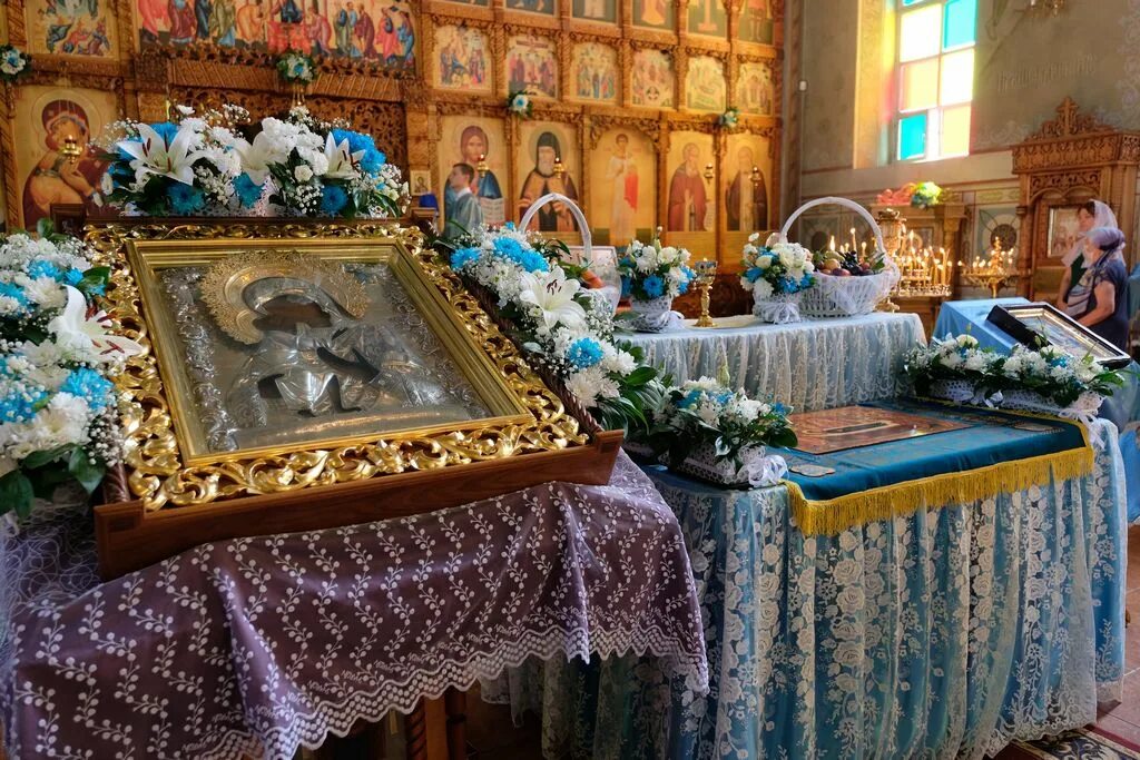 Богородице сергиева пустынь братия. Престольный праздник богородицы. Монастырь линевичи уссурийск. Престольный праздник богородицы. О прикосновении к ризам господним.