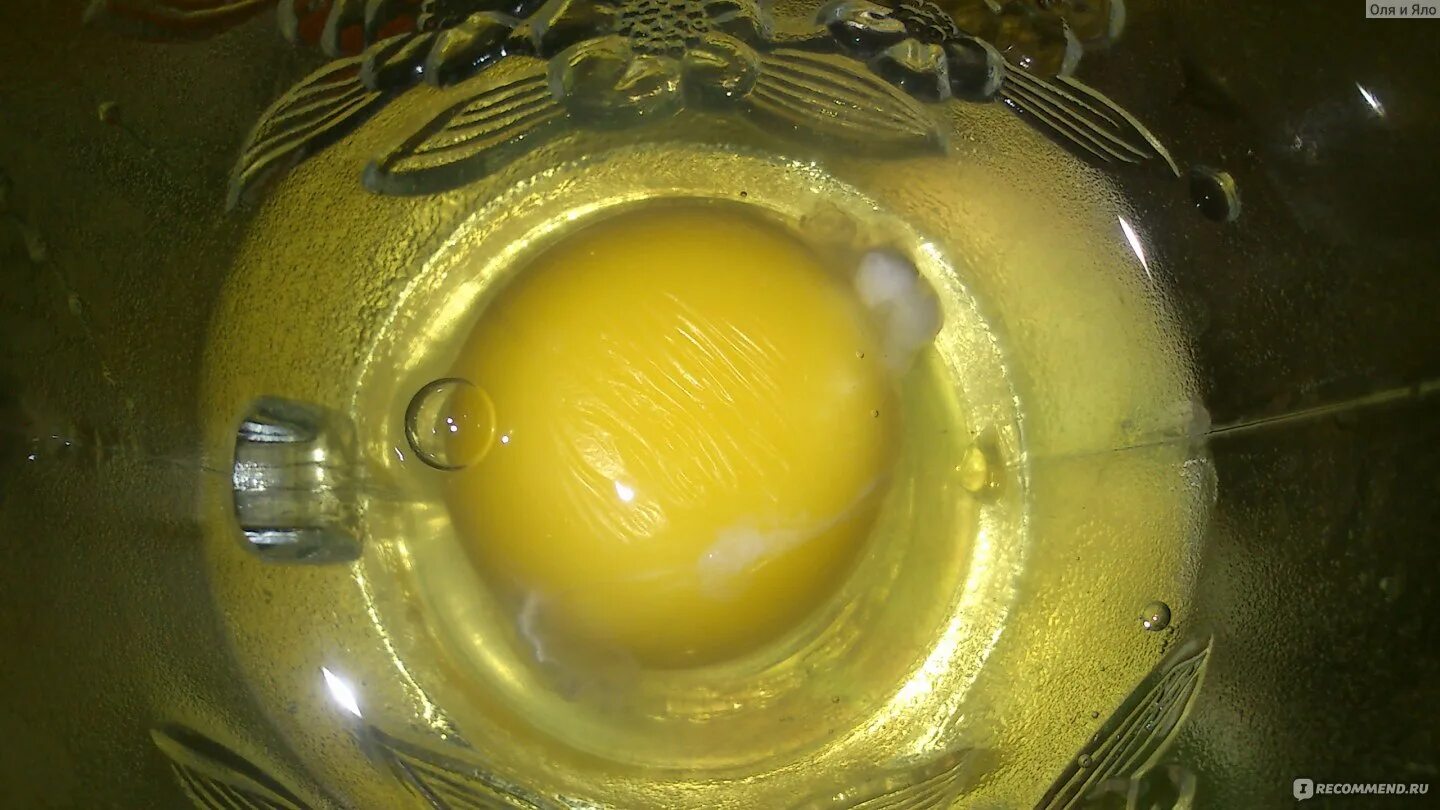 Сколько грамм скорлупы в яйце. Сырое яйцо без скорлупы. Пленочка в сыром яйце. Яйцо в сыром виде без скорлупы. Яйцо вареное белок без скорлупы.