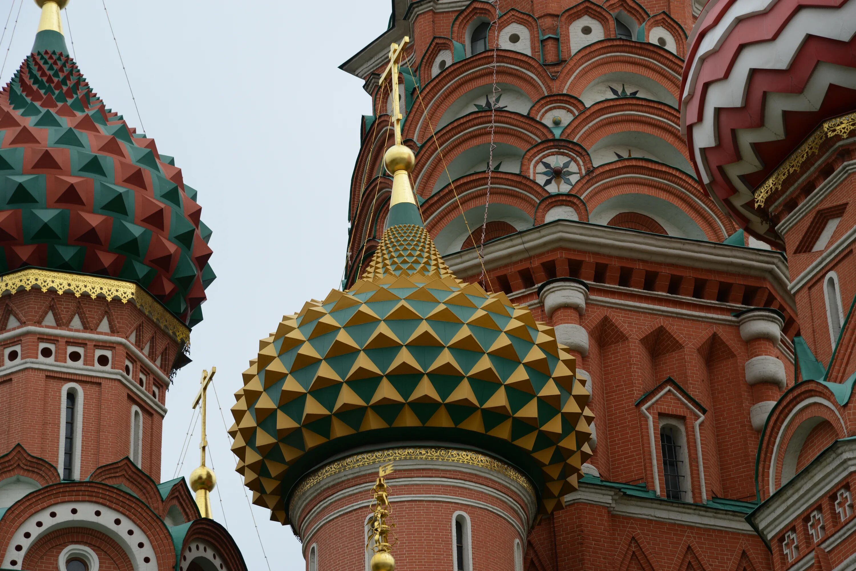 Храм василия блаженного москва купола. Церковь василия блаженного калуга. Basil's cathedral экскурсия гид. St basil cathedral in moscow inside. Храм василия блаженного название куполов.