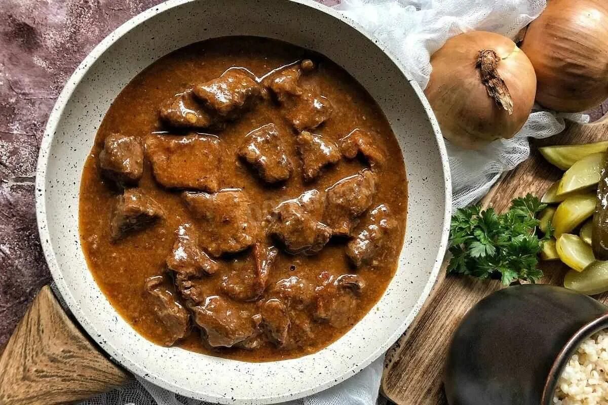 Как сделать подливу с мясом на сковороде