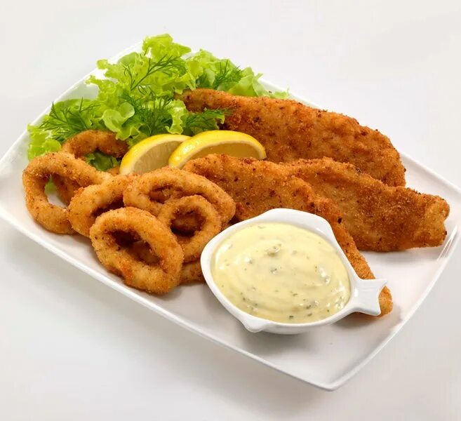 рыба в сухарях во фритюре. « рыба жареная во фритюре » 494. рыба во фритюре. рыба в кляре во фритюре. фиш энд чипс с картофельными дольками.