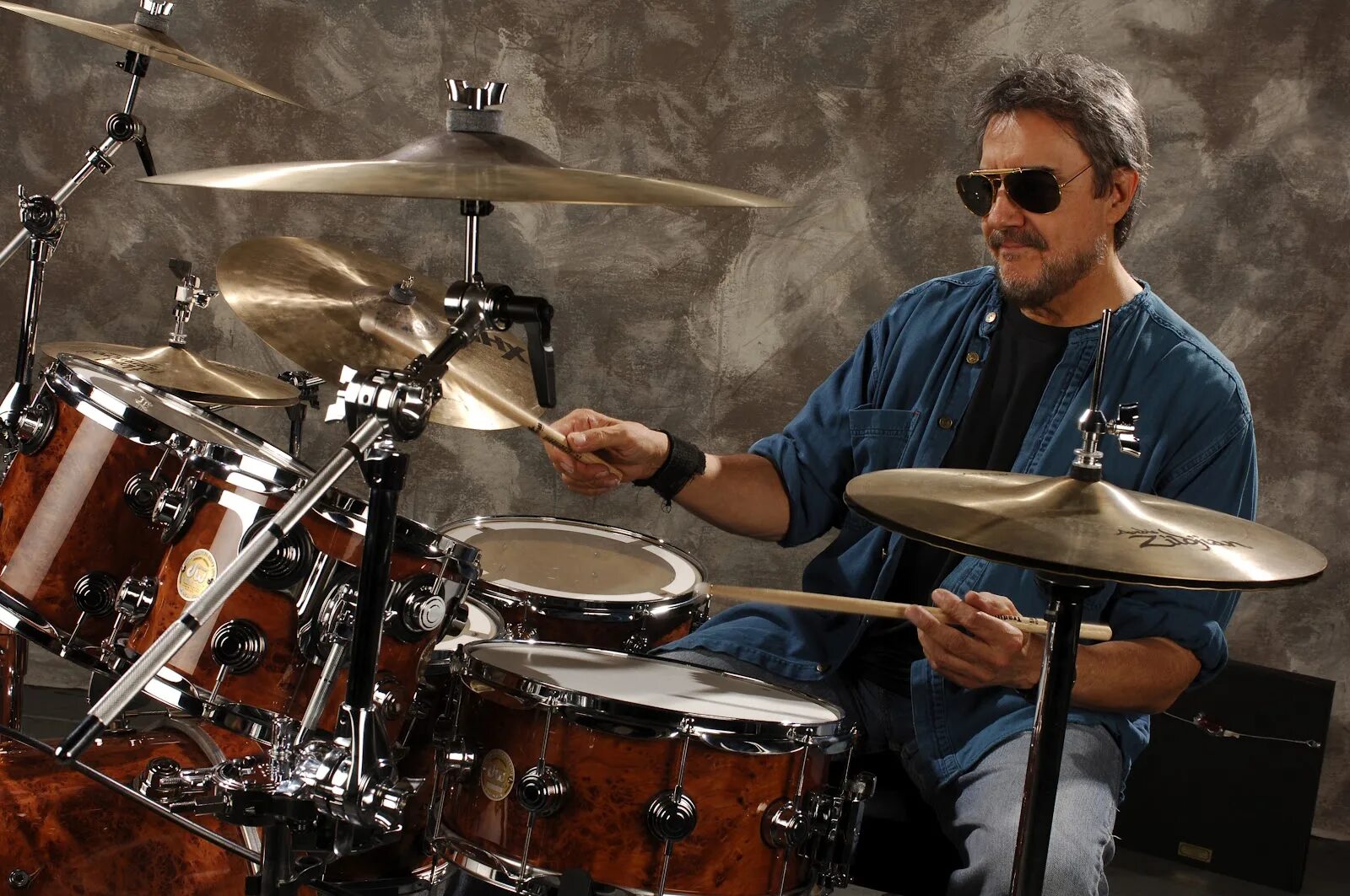 какой барабанщик. Def leppard рик аллен. понтус энборг барабанщик. Virgil donati drummer. ларс ульрих с барабанами.