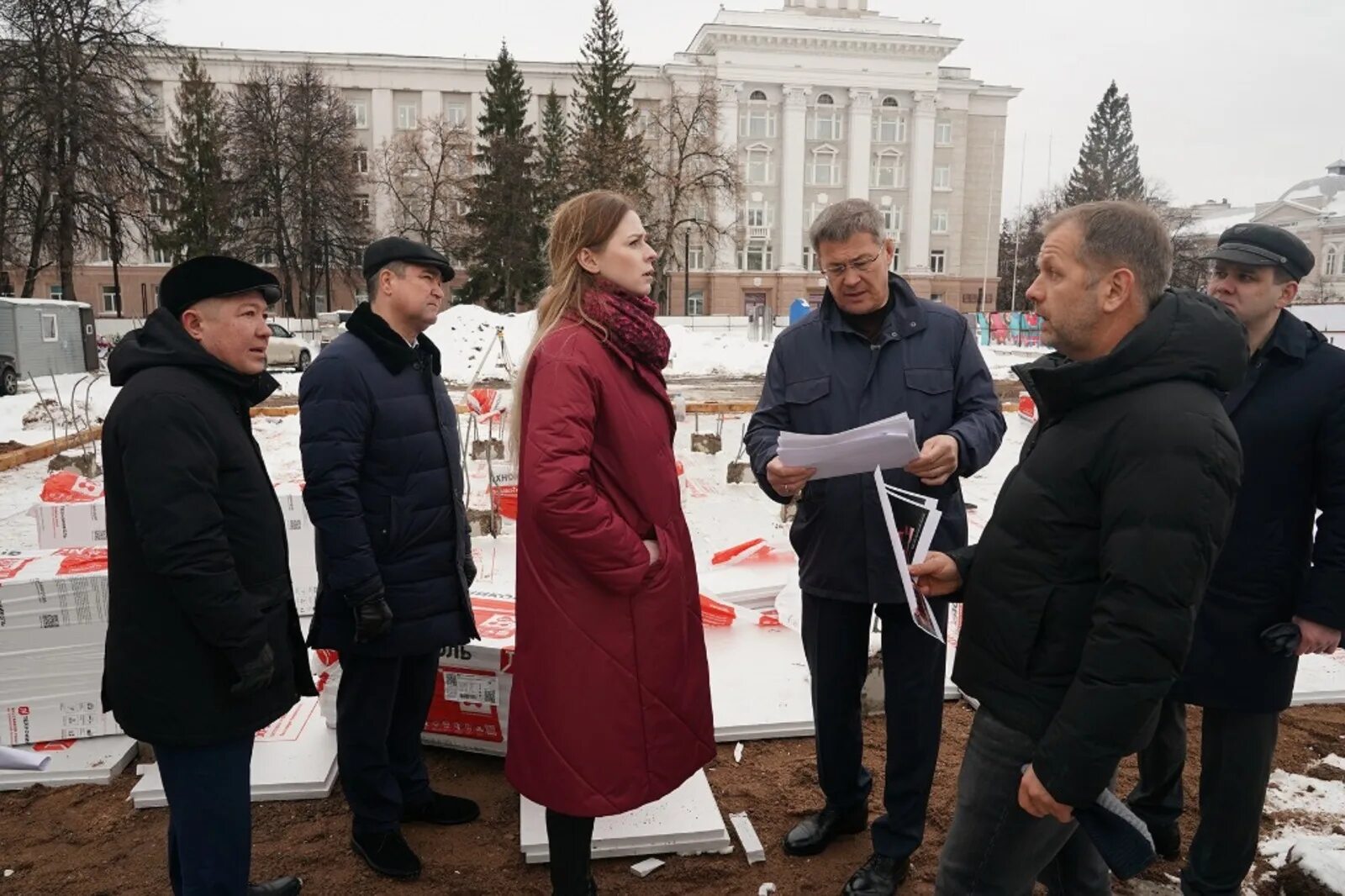 Куда пойти в уфе сегодня. Радий хабиров памятник шаймуратову. памятник шаймуратову в уфе открытие хабиров. радий хабиров шаймуратов генерал памятник. советская площадь уфа открытие памятника шаймуратову.