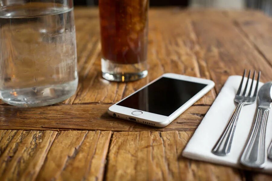 Mobile on phone is the table the. Smartphone on table. iphone on table. локти на столе. кладет смартфон на стол.