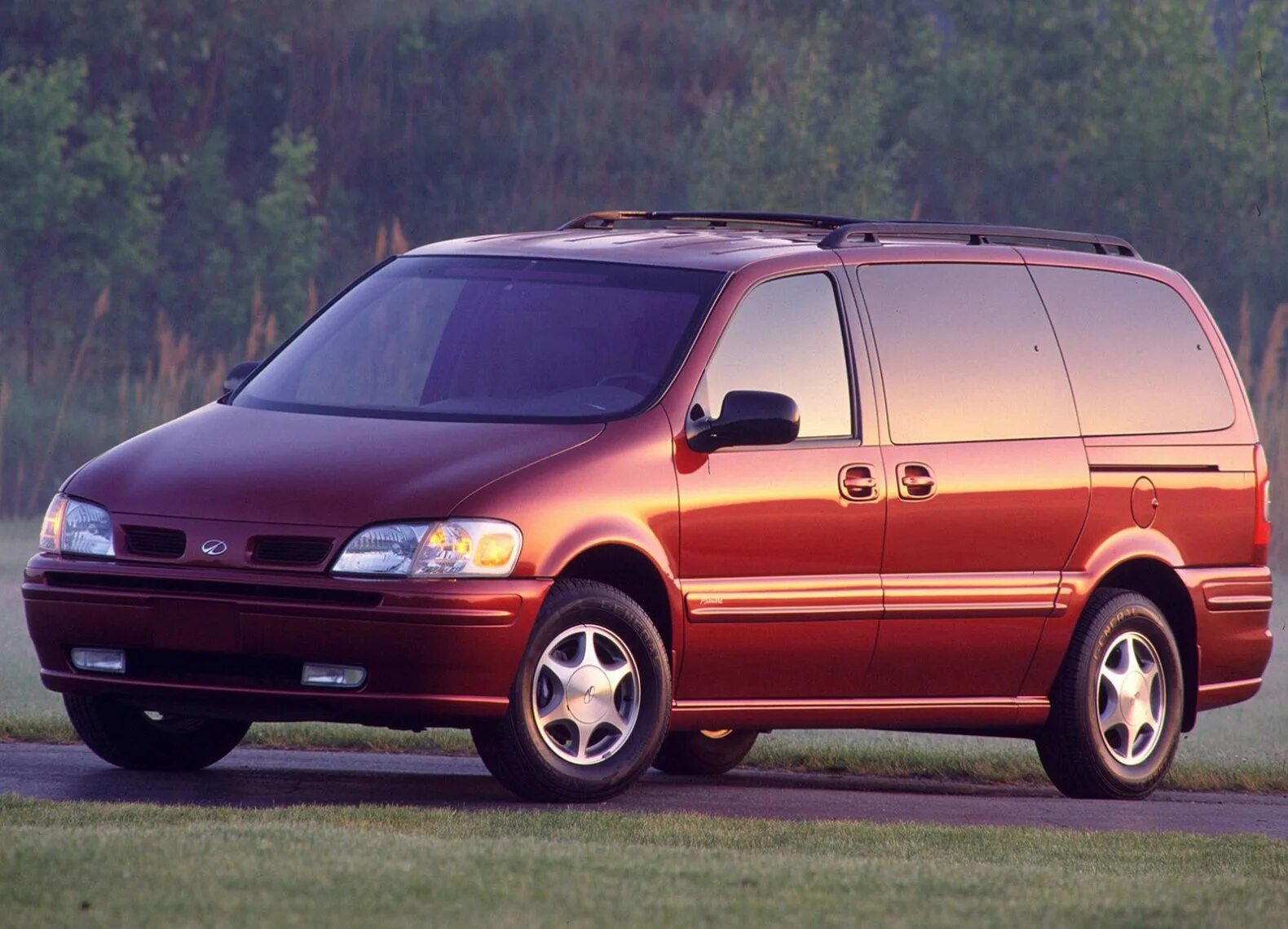 Oldsmobile silhouette, 2000. Oldsmobile 2000. Oldsmobile 1996. Олдсмобиль минивэн. Минивэны 2000 годов