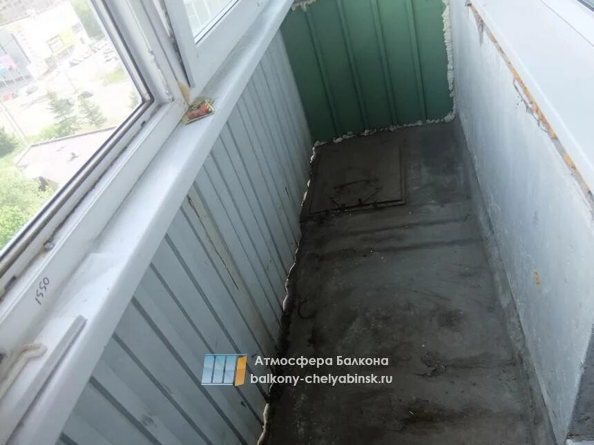 Щель на балконе. Щель на балконе. Щель на лоджии. Щель на лоджии между полом и парапетом. Балконы трещины.