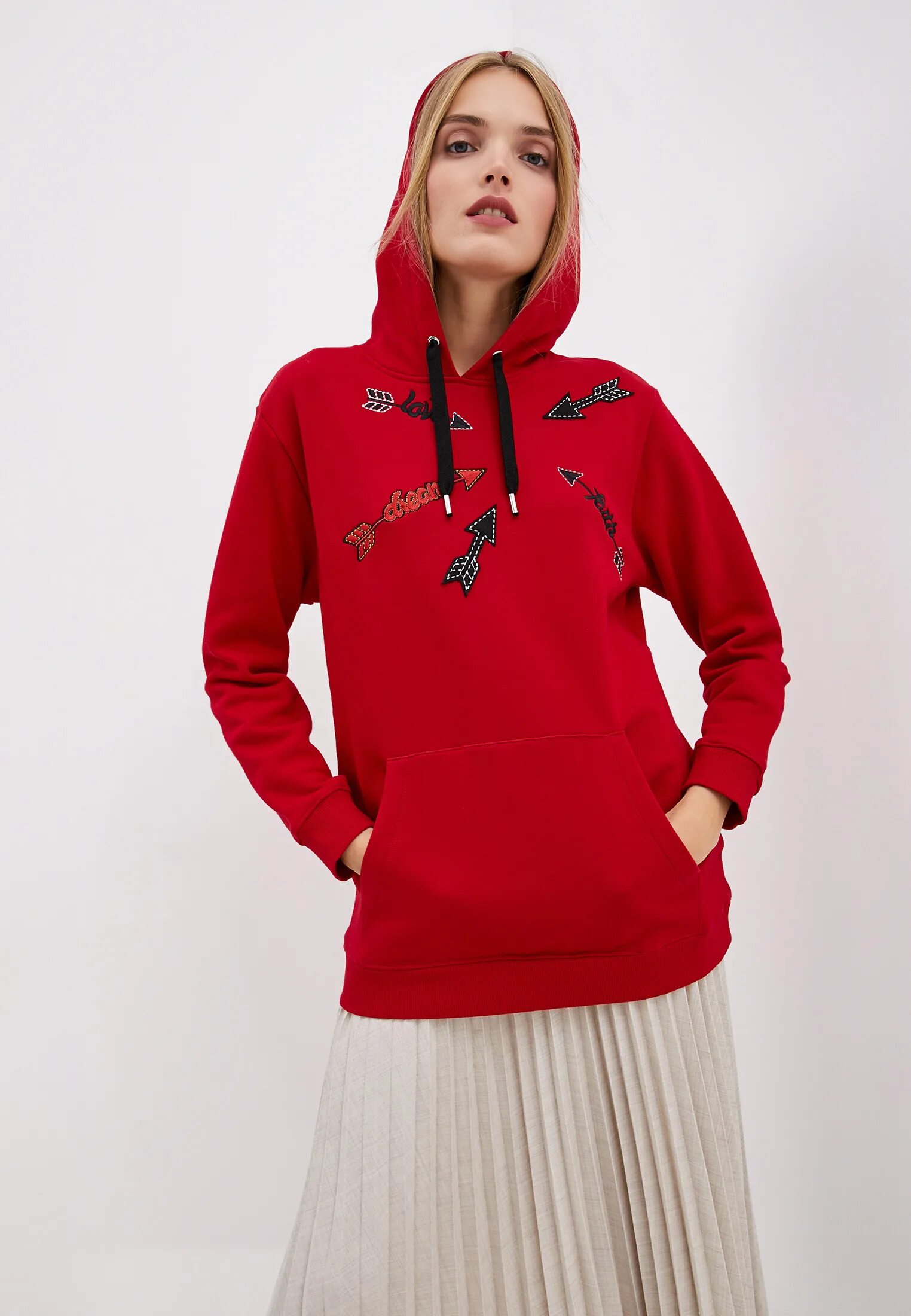 Худи армани exchange женские. Худи которое в тренде женские. 4f толстовка отзывы. Бежевый худи с красным сердцем. Женское худи lamoda.