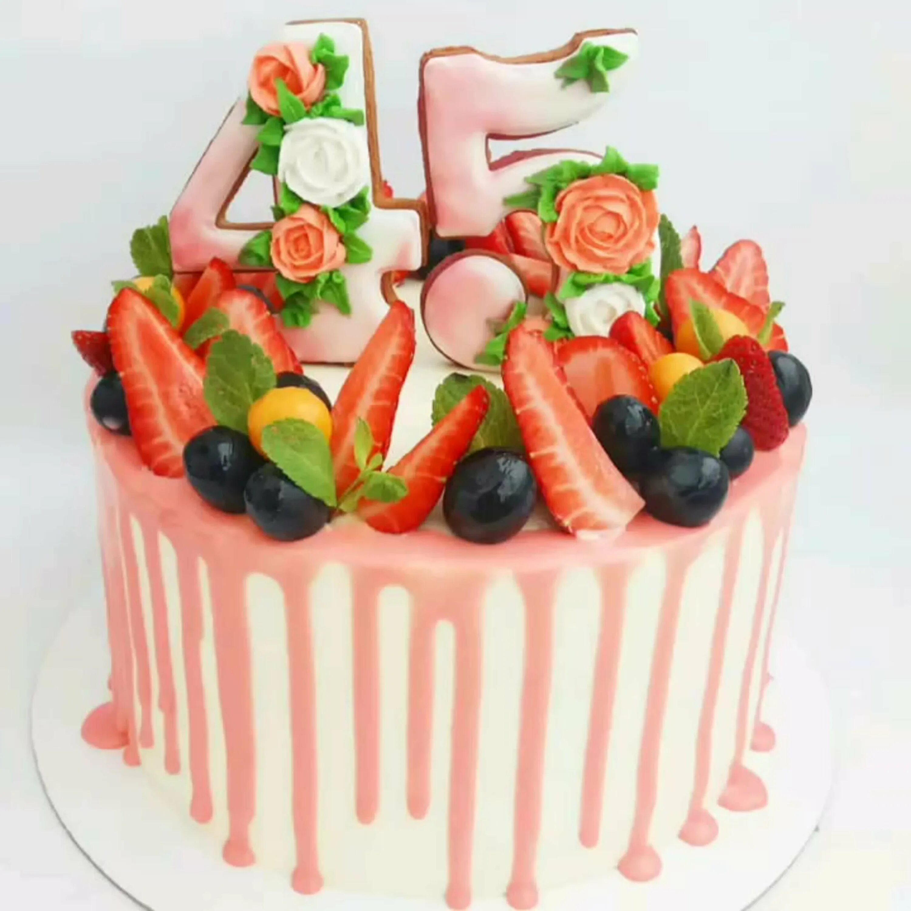 Ягоды 45 лет. Торт на 45 лет женщине. Торт на день рождения женщине 45. Декор торта на 45 лет женщине. Украшение торта на 45 лет женщине.