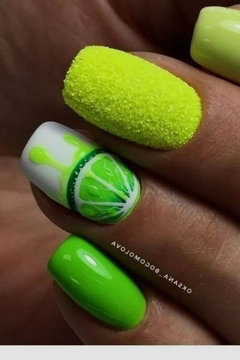 Ногти салатового цвета. Зеленые ногти. Яркий салатовый маникюр. Маникюр лето фрукты. Салатовый маникюр.