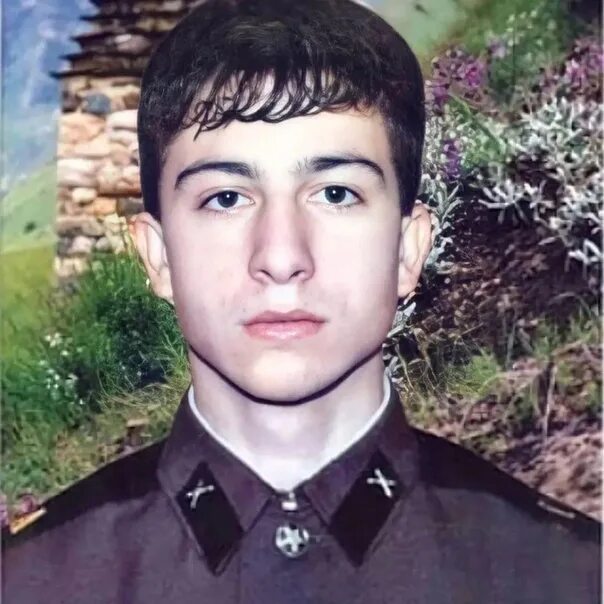 Хасан качмазов мечтали о любви текст. Лихов хасан муштафаевич. Герой советского союза хасана заманова. Хасан заманов североуральск. Фоторобот убийцы.