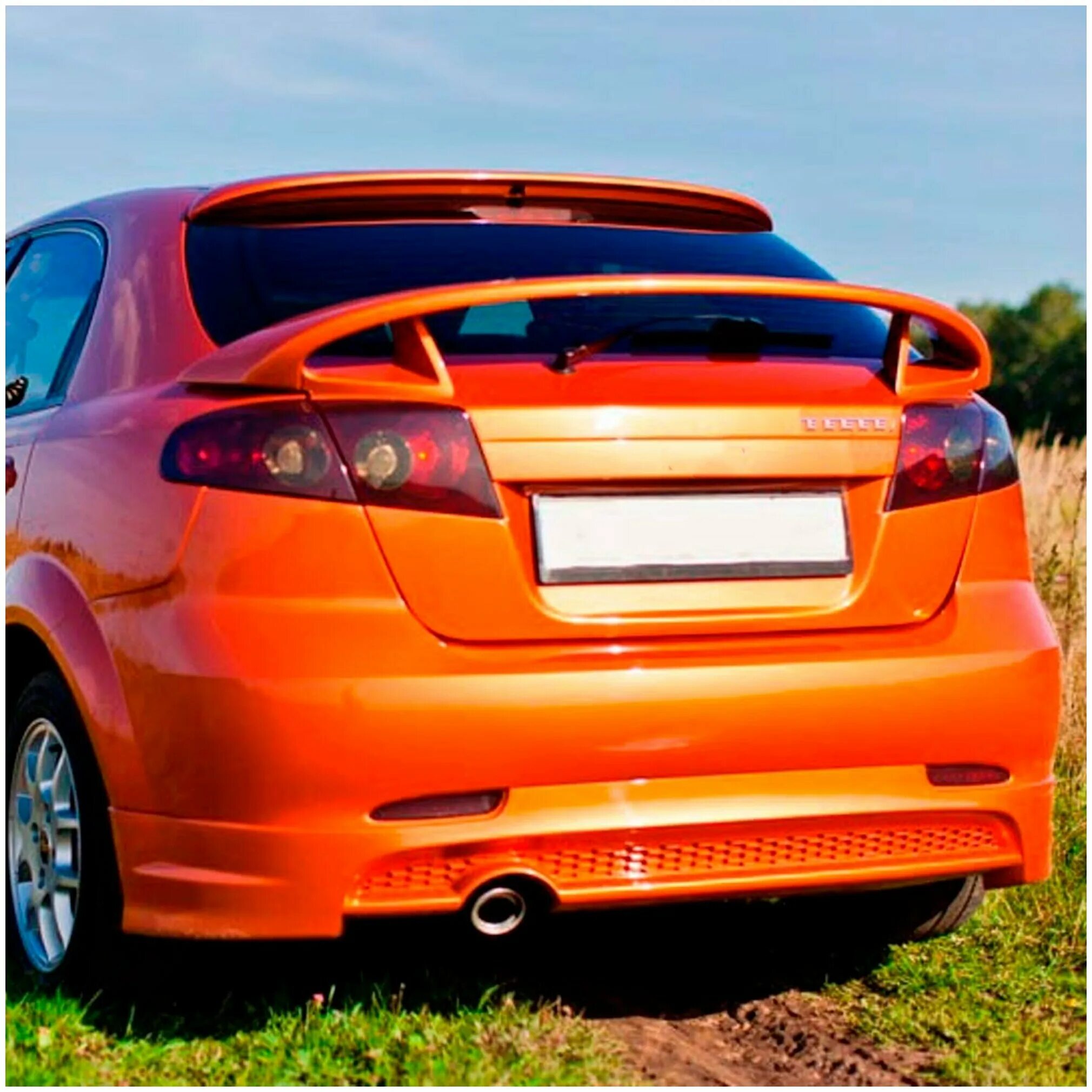спойлер на chevrolet lacetti хэтчбек. шевроле лачетти 2010 хэтчбек со спойлером. верхний спойлер шевроле лачетти хэтчбек. лачетти хэтчбек черный спойлер. спойлер лачетти хэтчбек.