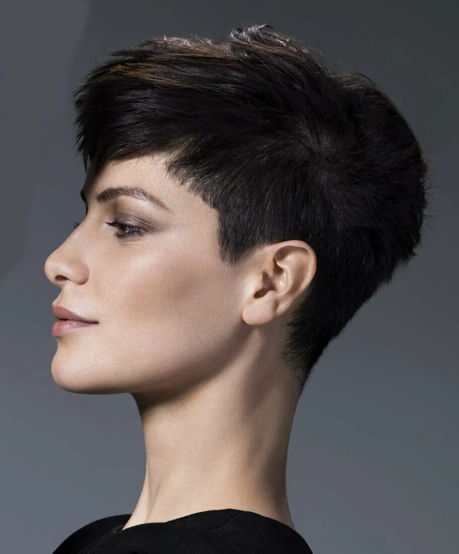 стрижка рапсодия на короткие волосы с челкой. стрижка гаврош на короткие волосы для женщин после 50. боб гаврош пикси. лонг пикси боб. стрижка шапочка женская на короткие волосы.