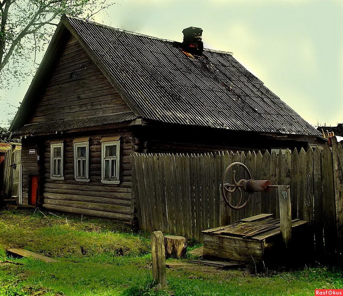 Старый домик стоял на самом