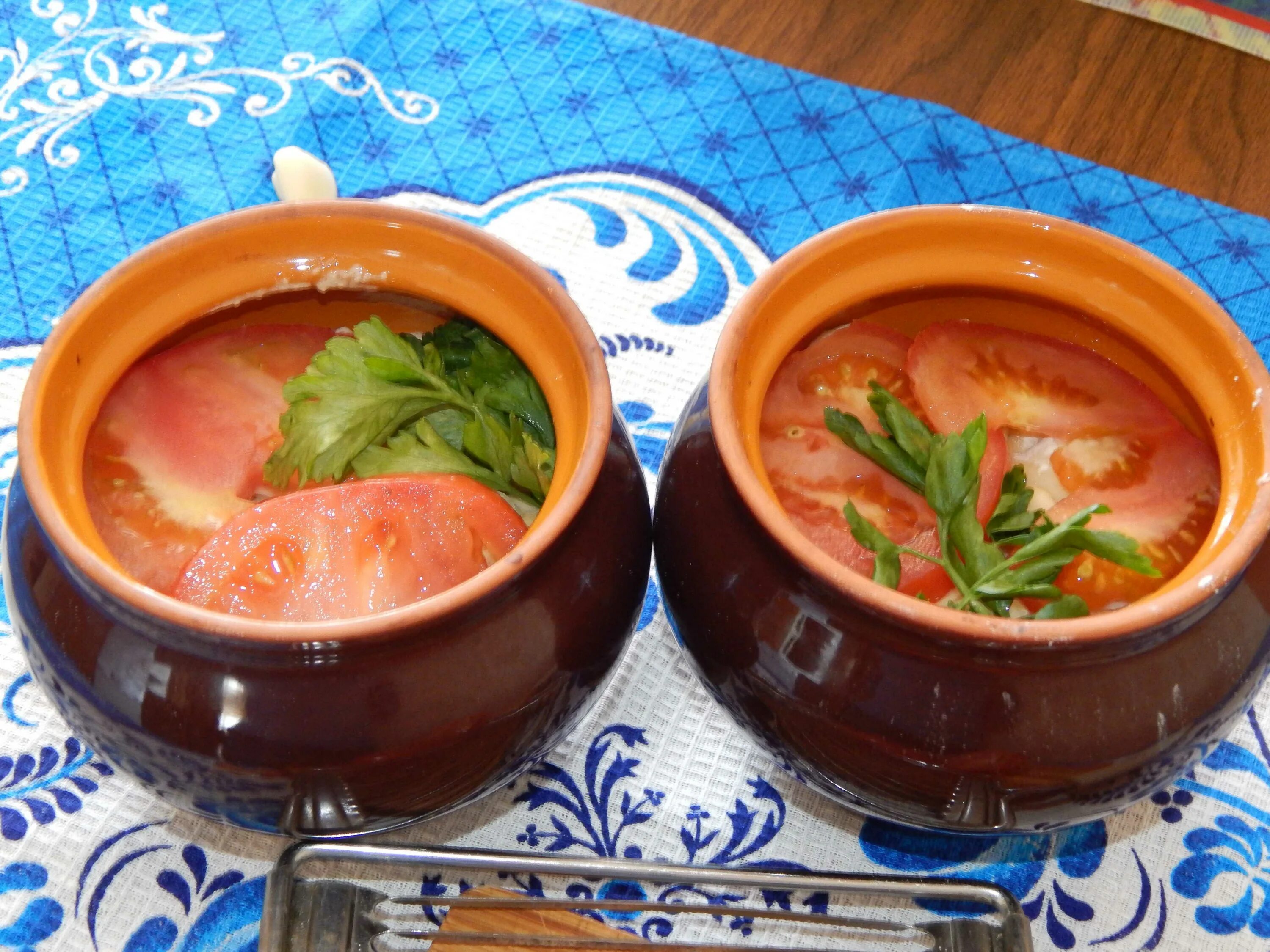 ужин в горшочках рецепты. горшочки на сколько градусов. температура в духовке для горшочков. рецепты приготовления блюд в горшочках на картинках. сколько калорий в горшочках с грибами.