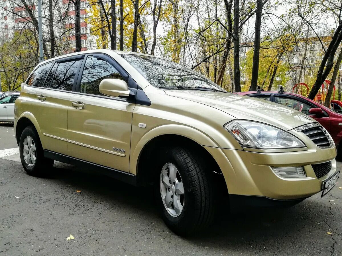 Саньенг кайрон дизель механика. SSANGYONG Kyron 2008 золотистый. Санг Йонг Кайрон 1 [Рестайлинг]. Санг енг Кайрон золото. SSANGYONG Kyron i Рестайлинг.