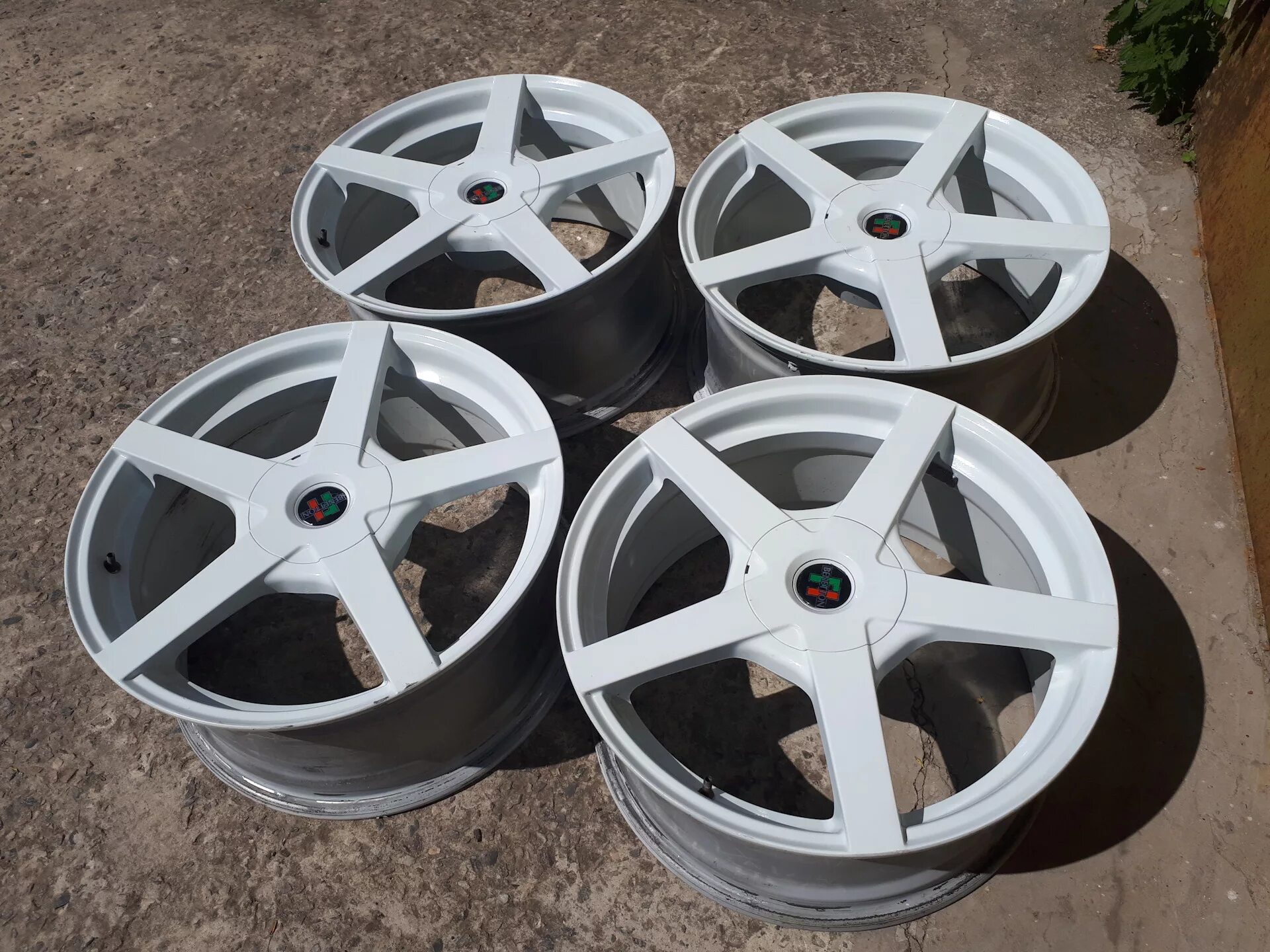 Диски f 1. Benetton f1 диски. bridgestone benetton f1. диски f1 r15. диски f1 без колпаков.