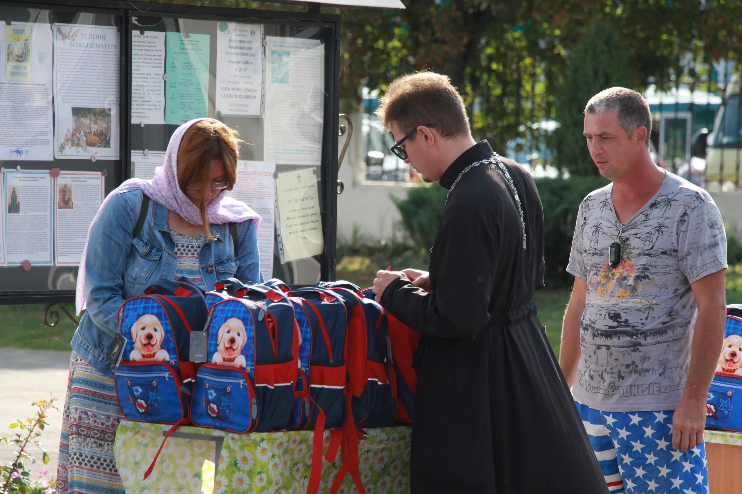 Открыли год семьи в городе. Портфели первоклассникам многодетным. Многодетные семьи в Орловской области. Многодетная семья 1 сентября. День семьи в Орловской области.