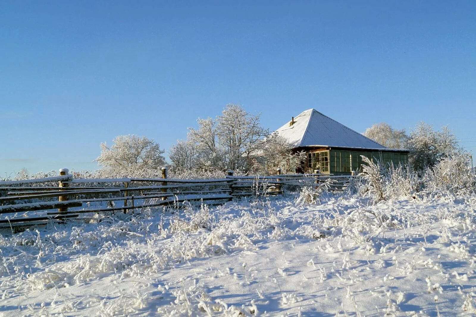 Зимняя сибирская деревня. Зима в деревне. Зимовка поселок. Зимовка поселок. Ульяново деревня холмогорский район.