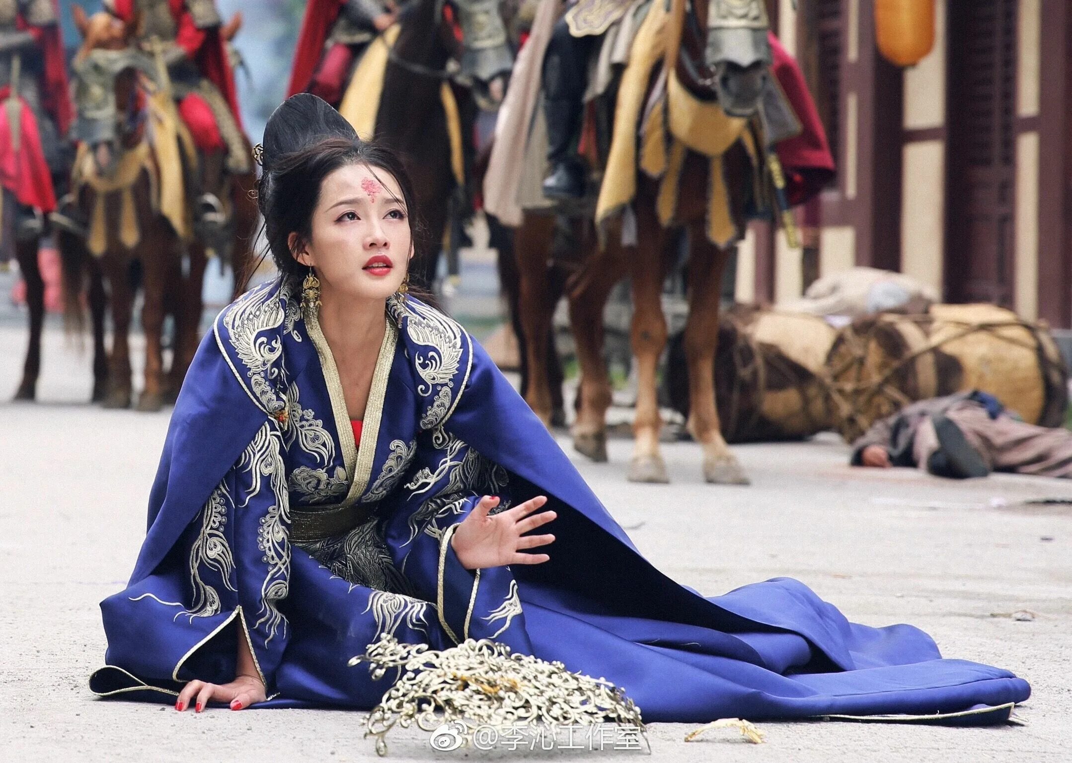 Принц ливей дорама китай. Юань цинь. Монета 1773 года династии цин. Китайская монета династии цинь. Юань цинь.