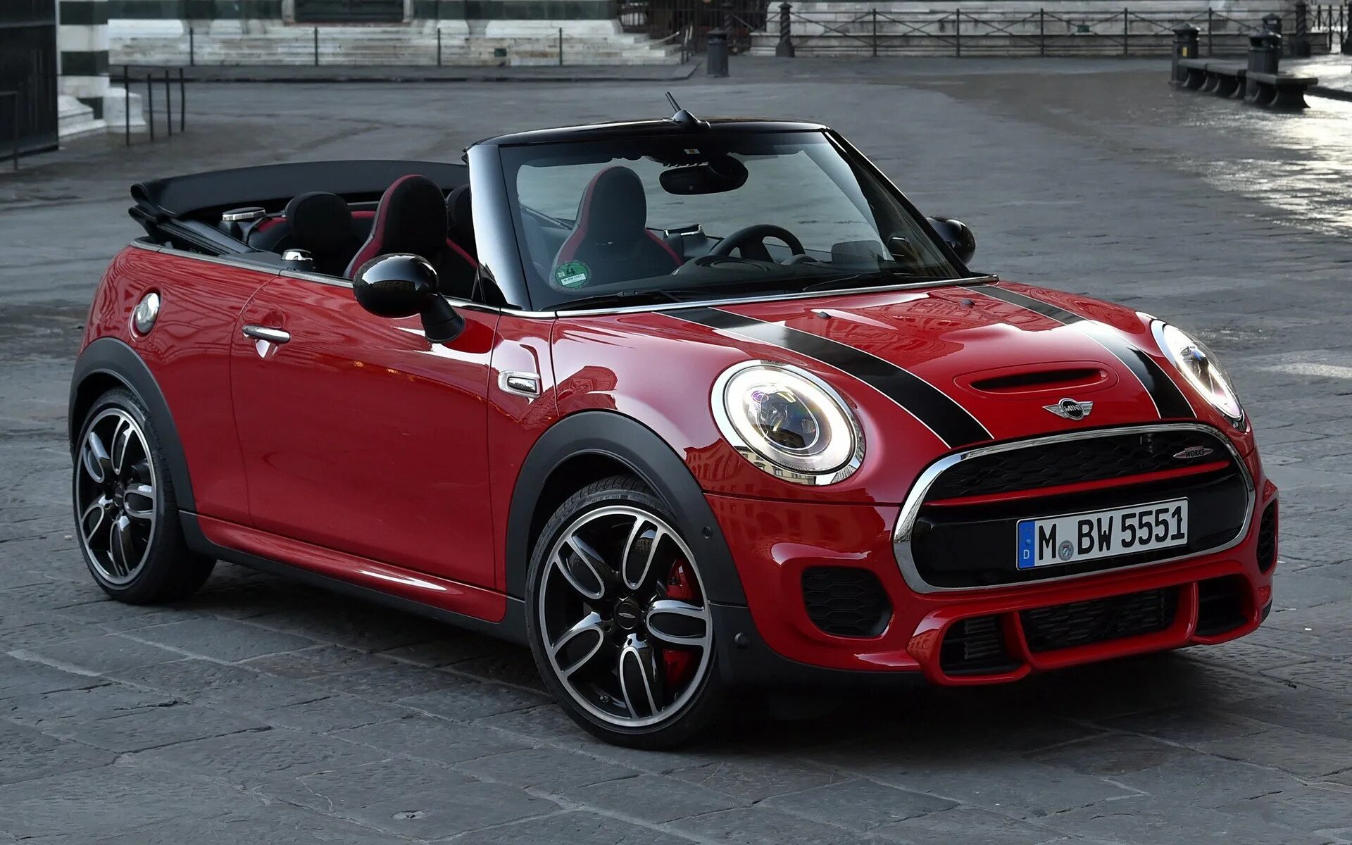 Заряженный мини купер. Mini cooper jcw cabrio. Мини купер спорт. Mini cooper hatch 2017. Мини купер спорт.